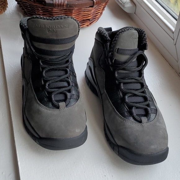 Nike Air Jordan - Picture 2 of 11